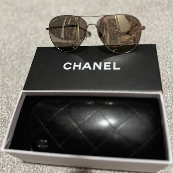 Authentic used Chanel sunglasses - Picture 3 of 4
